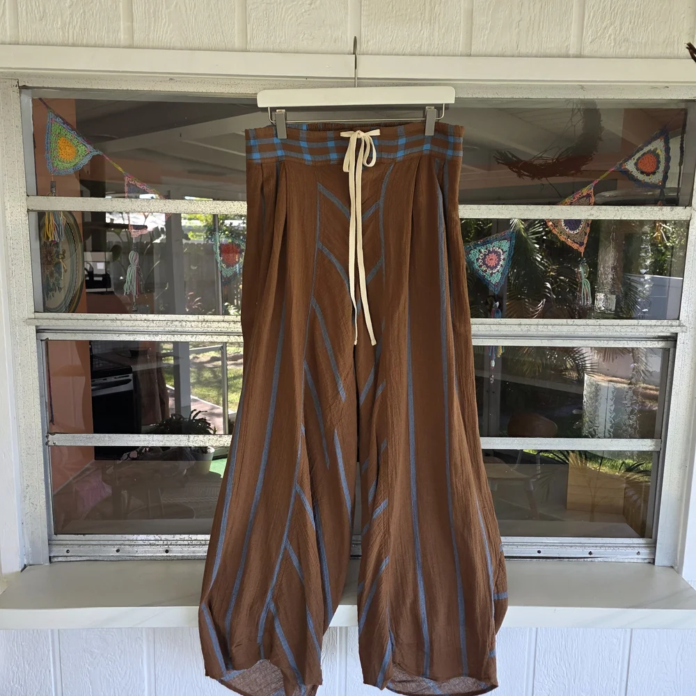 Loose-Fit Blue Button-Up Shirt and Brown Wide-Leg Pants Set - Picture 4 of 12